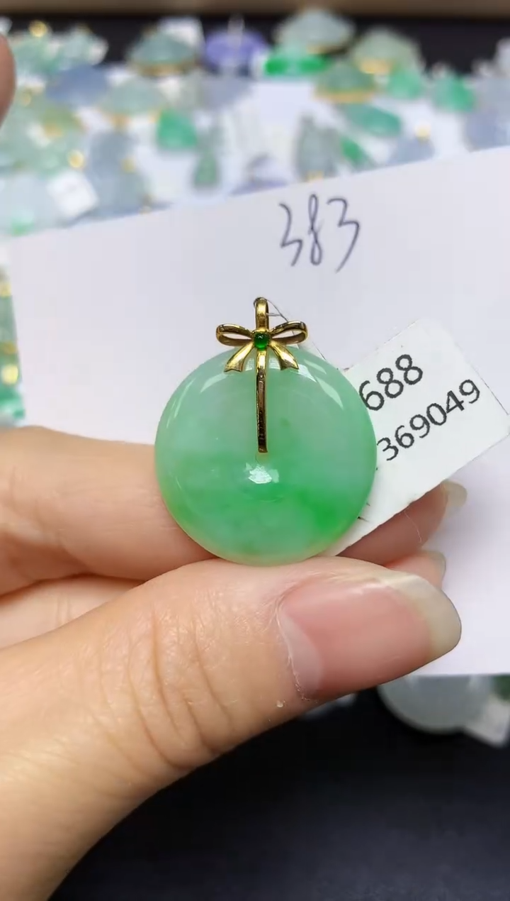 翡翠18K金镶嵌颈饰 天然翡翠A货