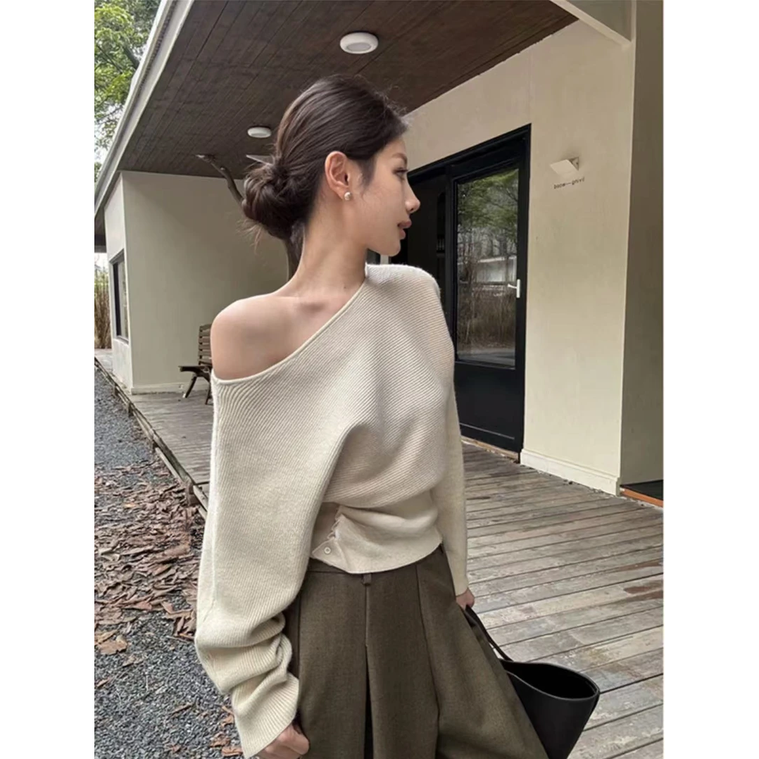 气质斜领设计感露肩长袖毛衣新款时髦个性褶皱收腰针织上衣I2-55