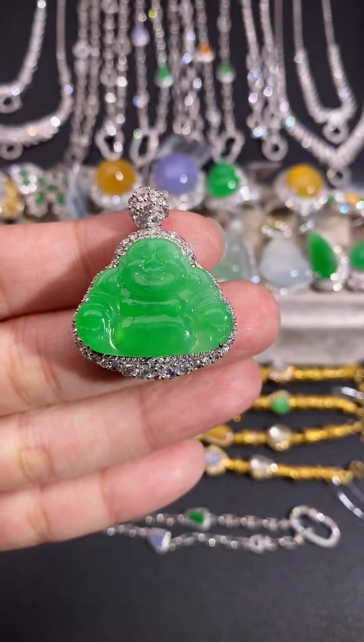 颈饰18K金镶嵌翡翠吊坠