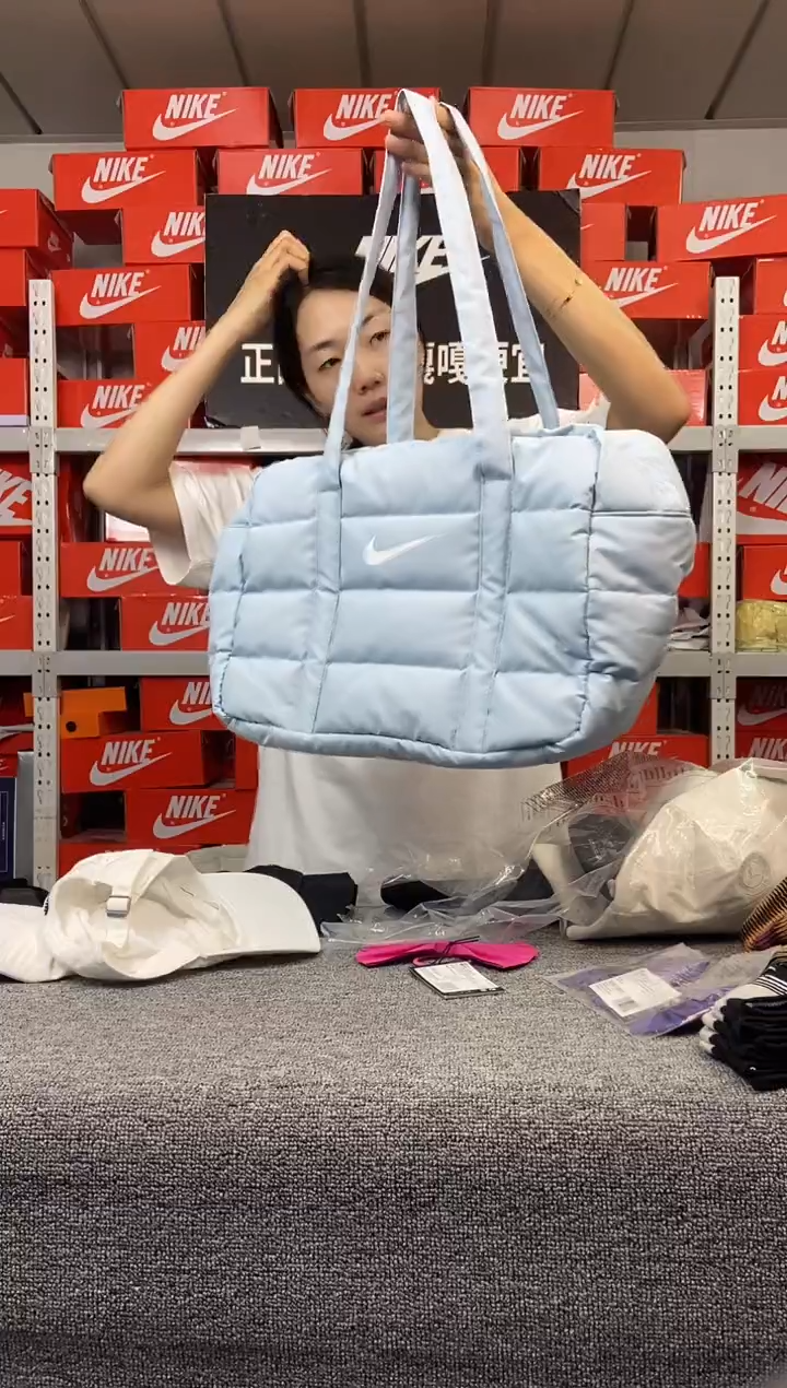 蓝色云朵包 瑕疵直播间过款 全新无暇