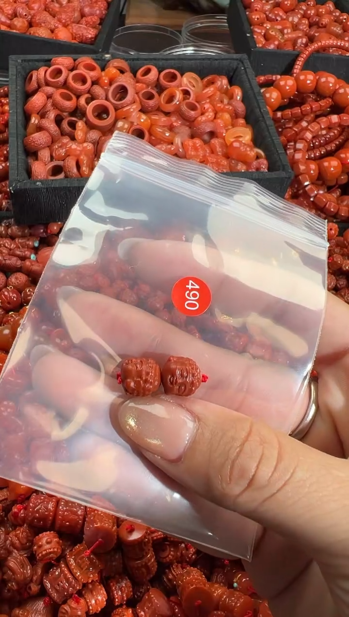 南红玛瑙未镶嵌颈饰1