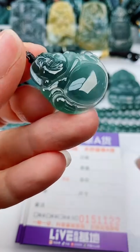 翡翠未镶嵌颈饰                