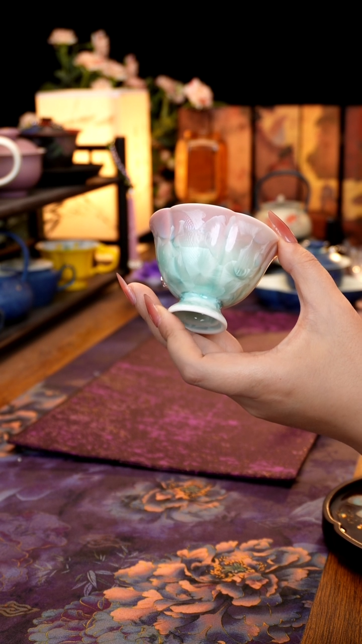 粉绿结晶花口杯····