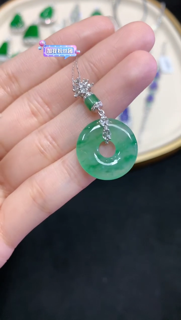 【闪购商品】翡翠吊坠(不含链)18K金镶嵌W258|15000