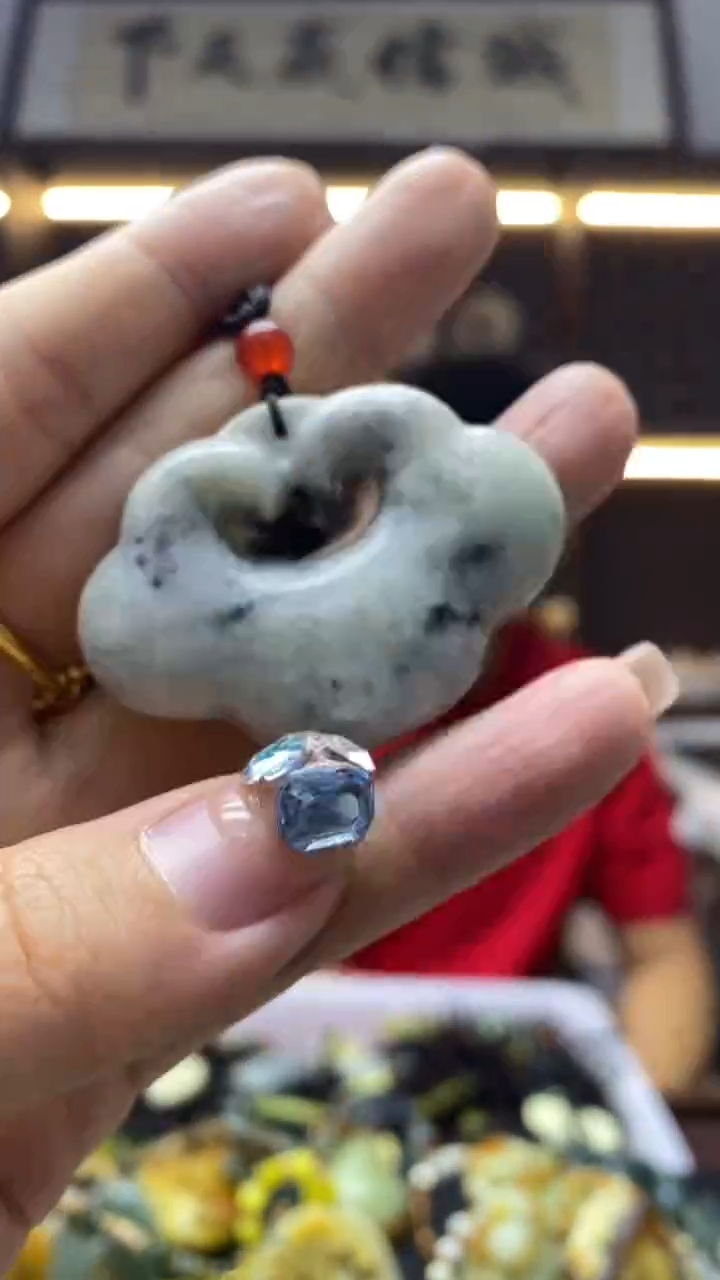 未镶嵌岫玉挂件  