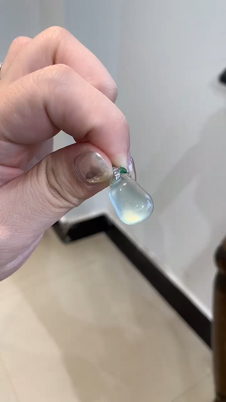 未镶嵌蛇纹石玉吊坠(不含链)福瓜