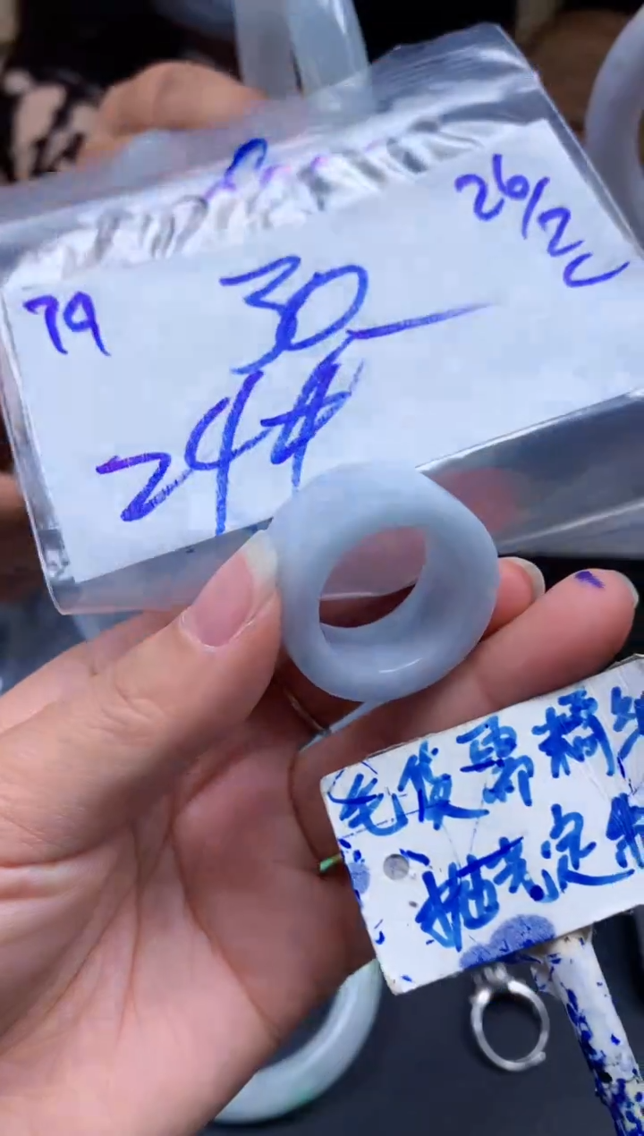 【闪购商品】定制翡翠未镶嵌79毛货需精细抛光挂件多样性拍一发一