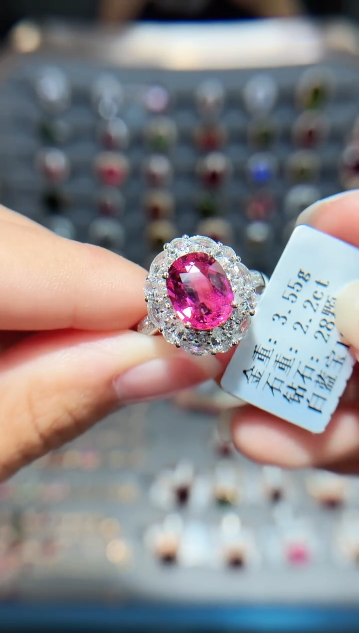 18K金镶嵌戒指碧玺2.2..