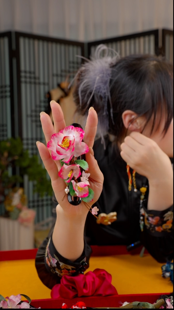 刺绣非遗绒花苏绣饰品
