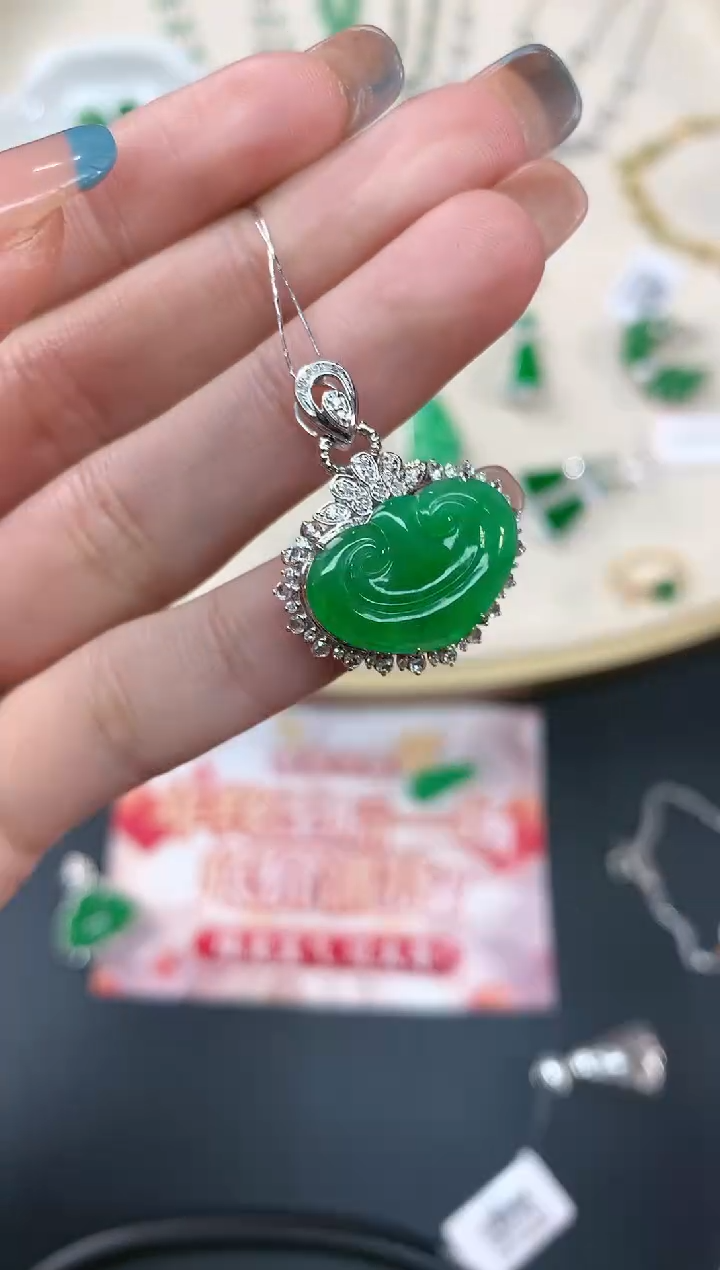 【闪购商品】翡翠吊坠(不含链)18K金镶嵌吊坠A29|9800