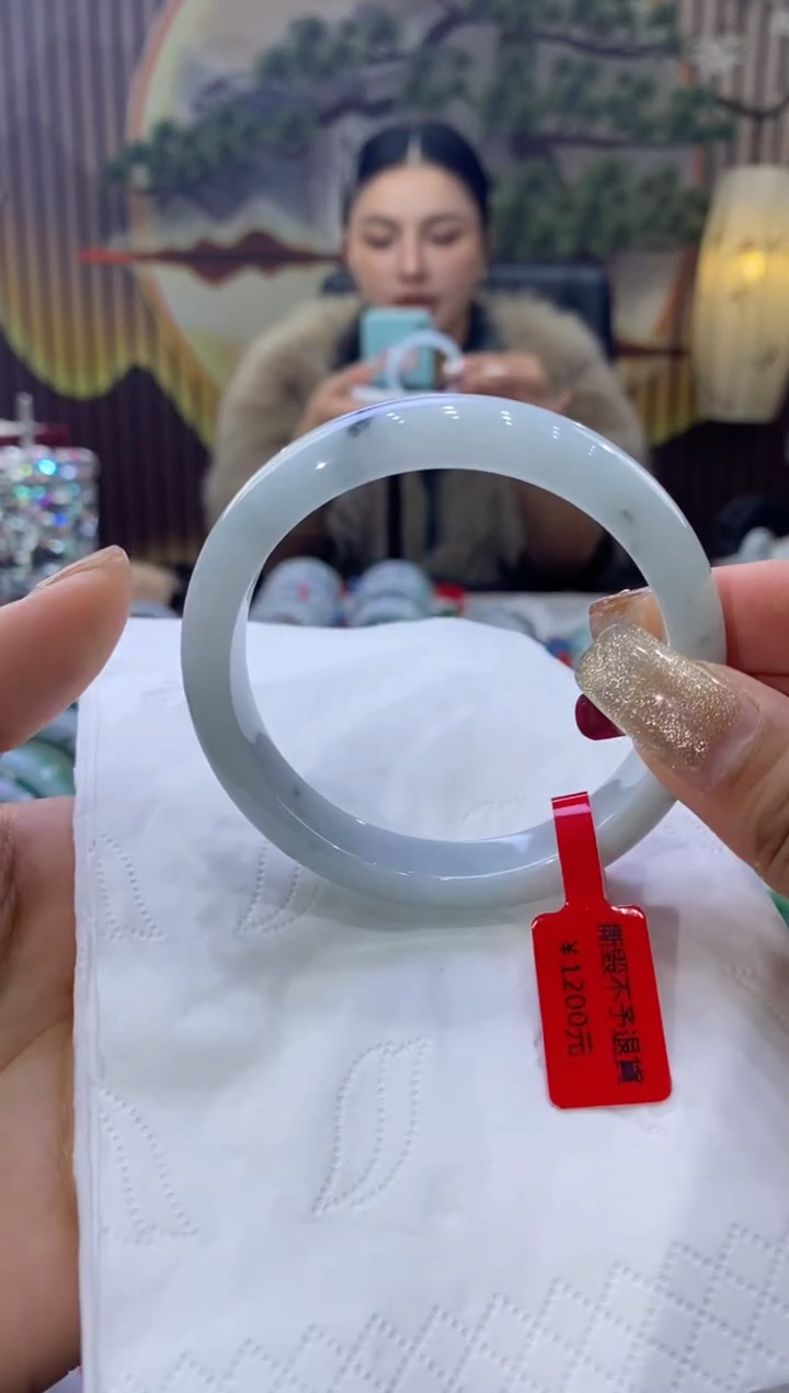 【闪购商品】翡翠手镯未镶嵌多人08291