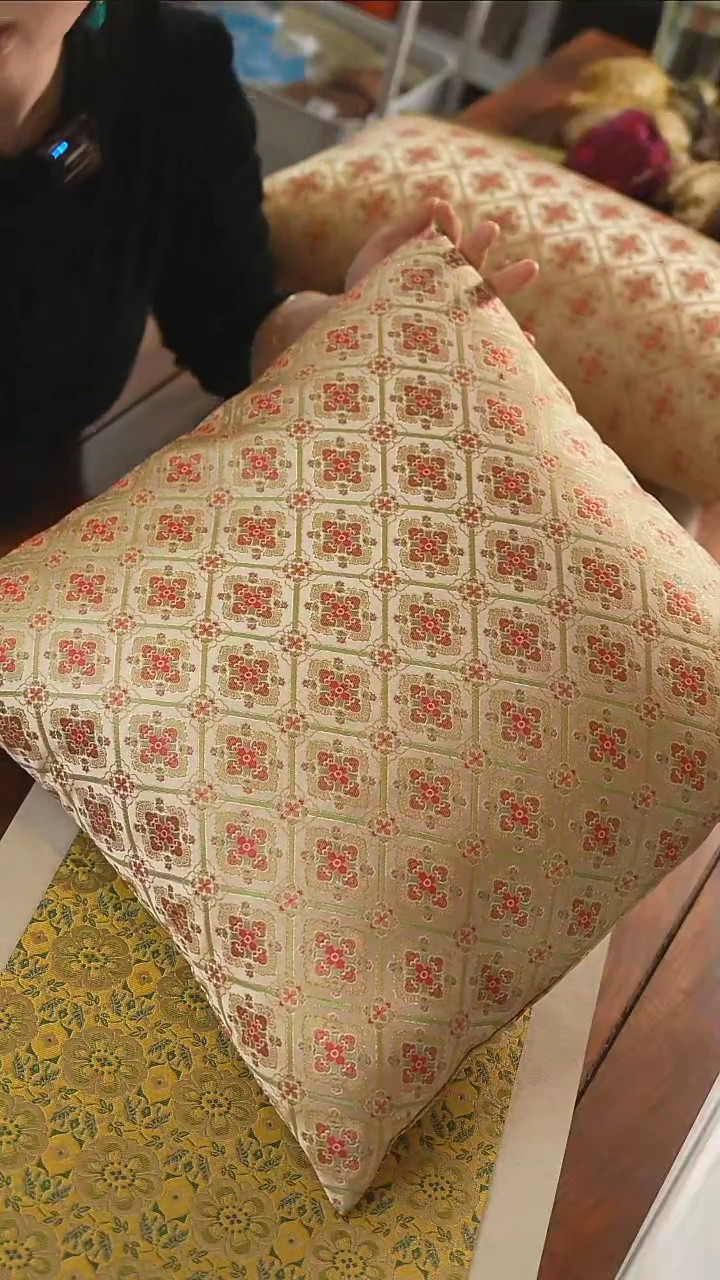 【闪购商品】莲花靠枕·········