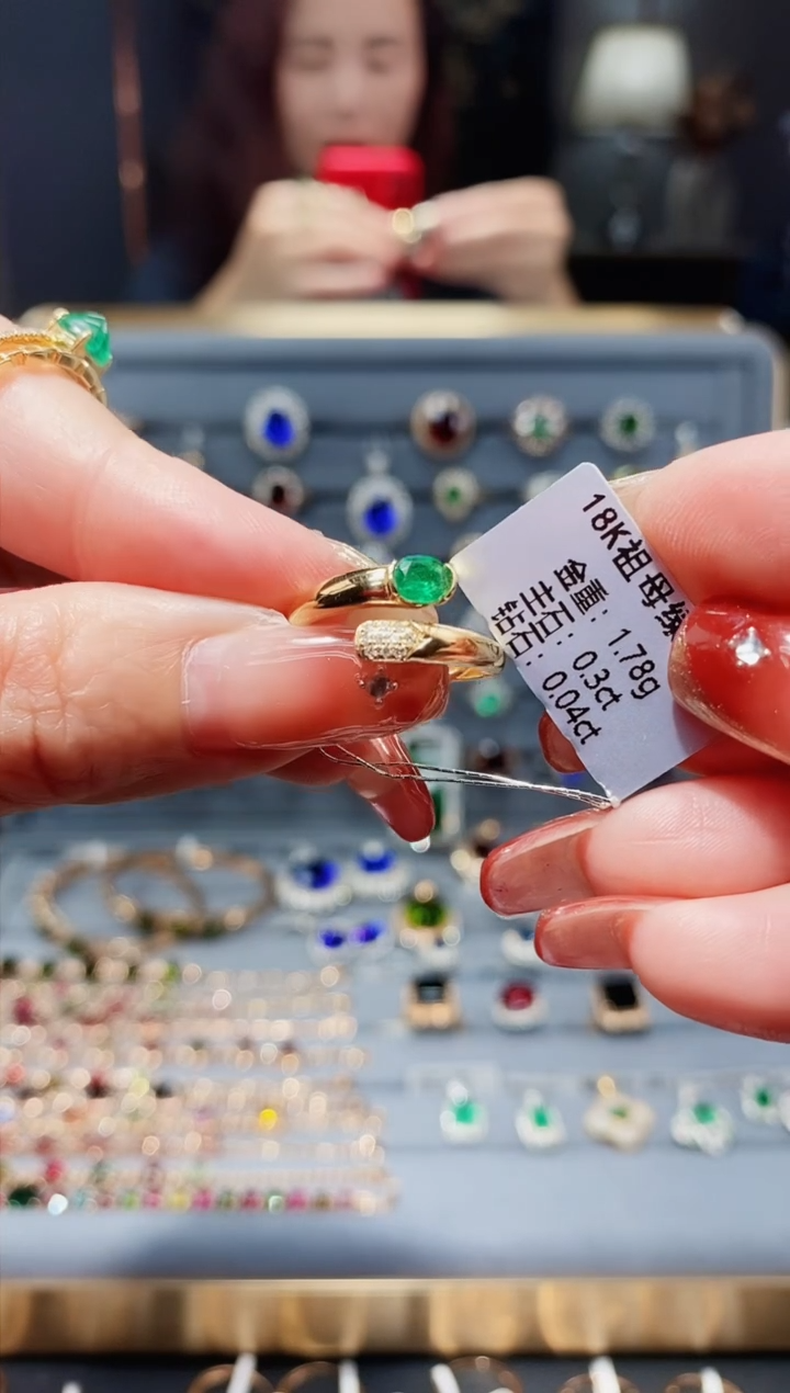 【闪购商品】祖母绿戒指18K金镶嵌1.3...