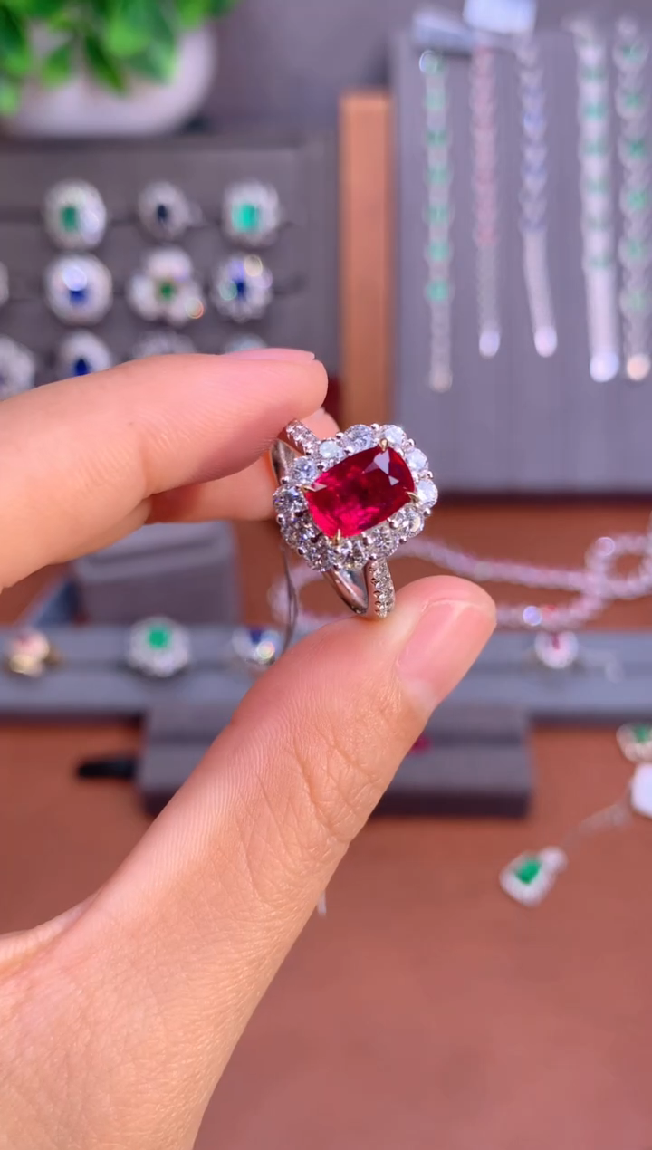 【闪购商品】红宝石戒指18K金镶嵌2.01CT  无烧鸽血红