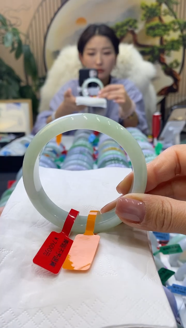 【闪购商品】翡翠手镯未镶嵌99901836