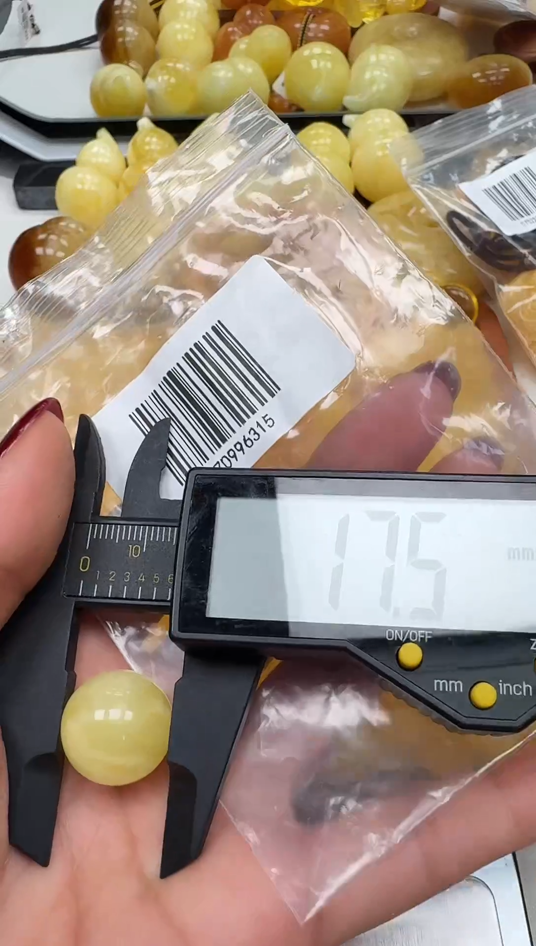 裸石琥珀未镶嵌如图