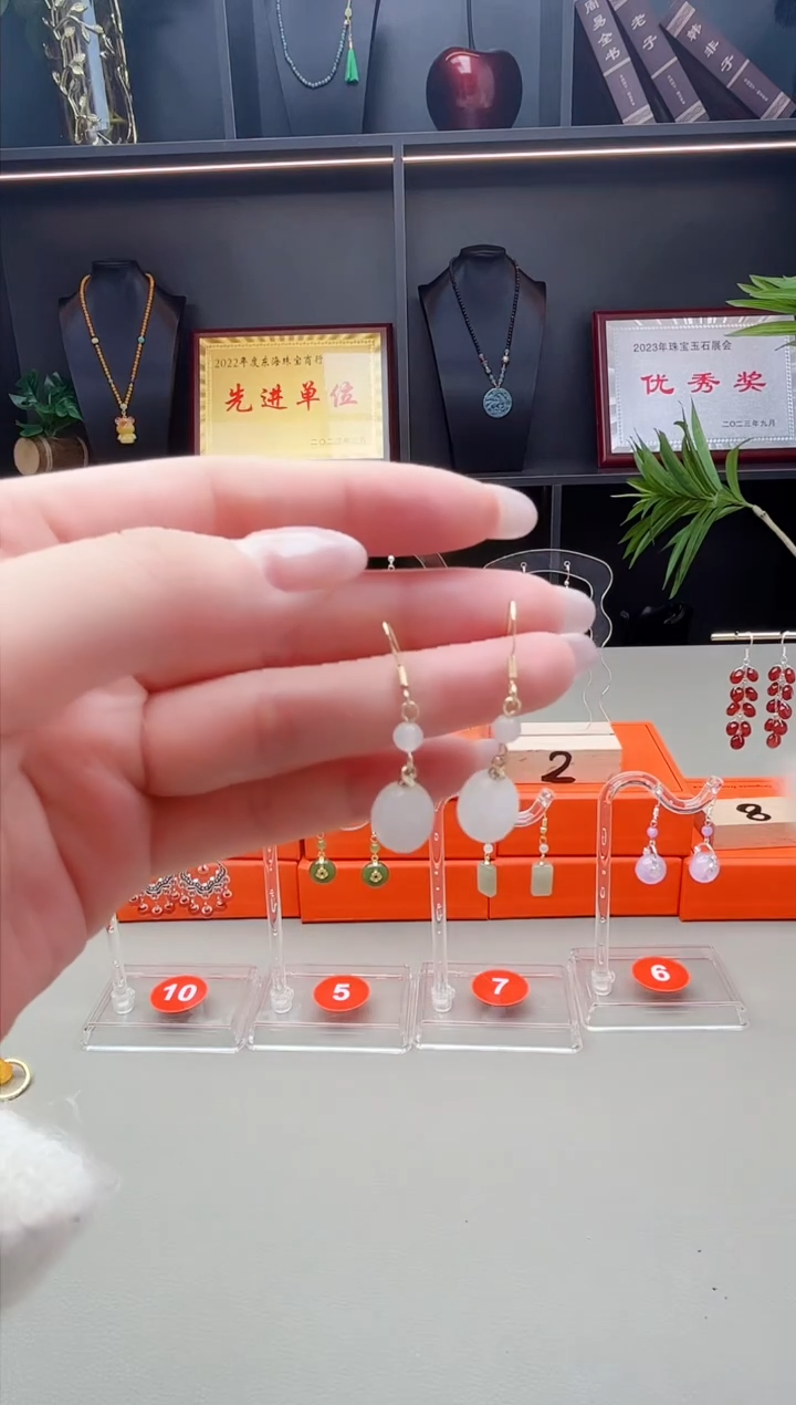 未镶嵌和田玉耳饰白蛋面