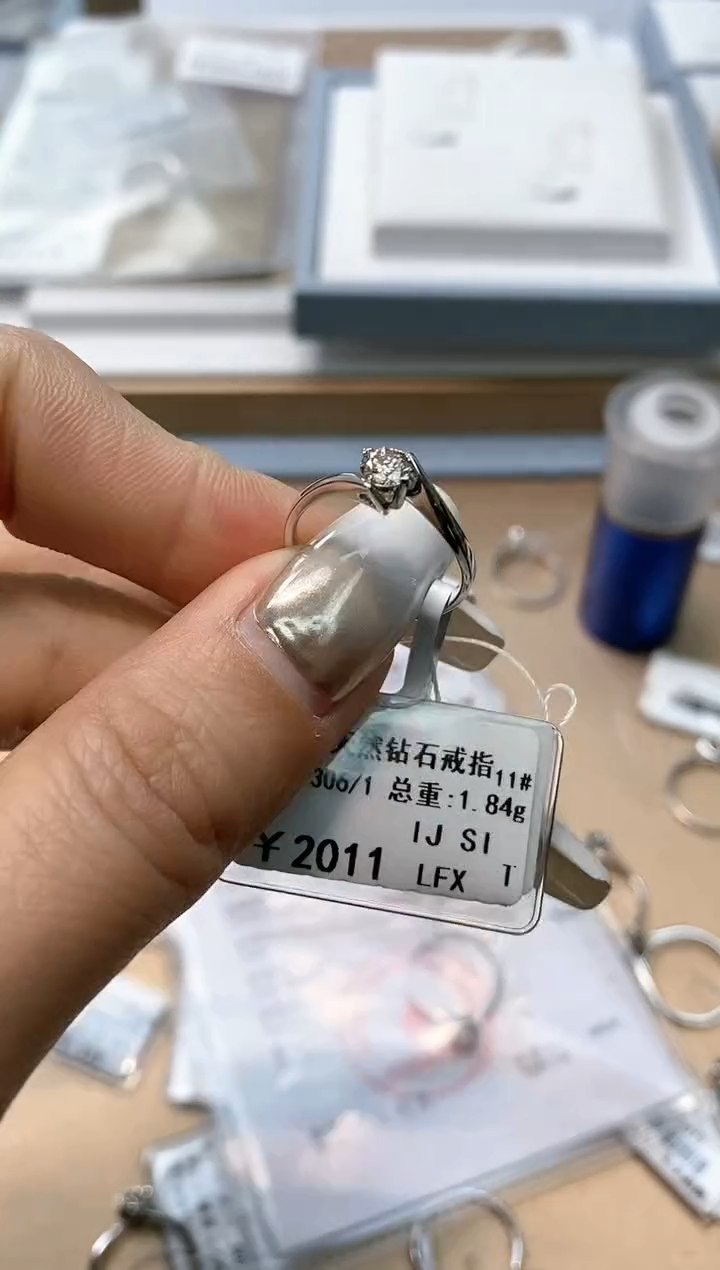 【闪购商品】钻石戒指/指环18K金镶嵌剪标不退换