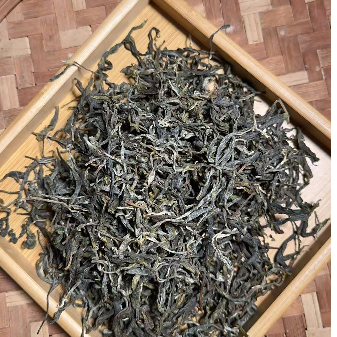 MK826号 2025年{春}冰岛南迫古树挑采晒青毛茶散茶6-8日