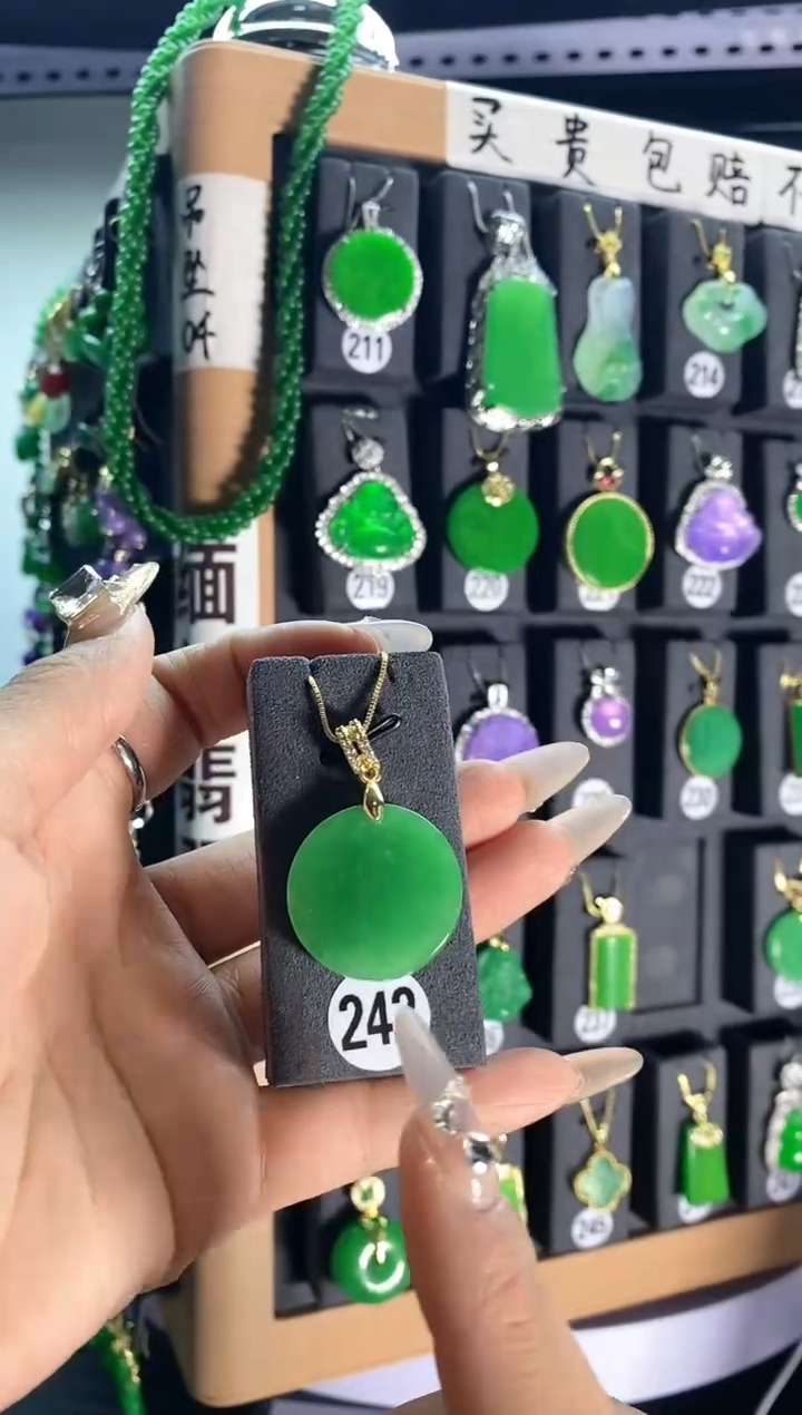 【闪购商品】翡翠颈饰银S925镶嵌242...