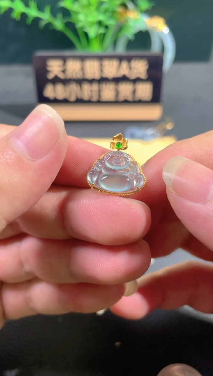 翡翠18K金镶嵌颈饰翡翠