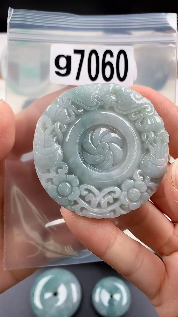 颈饰未镶嵌翡翠天然翡翠吊坠挂件