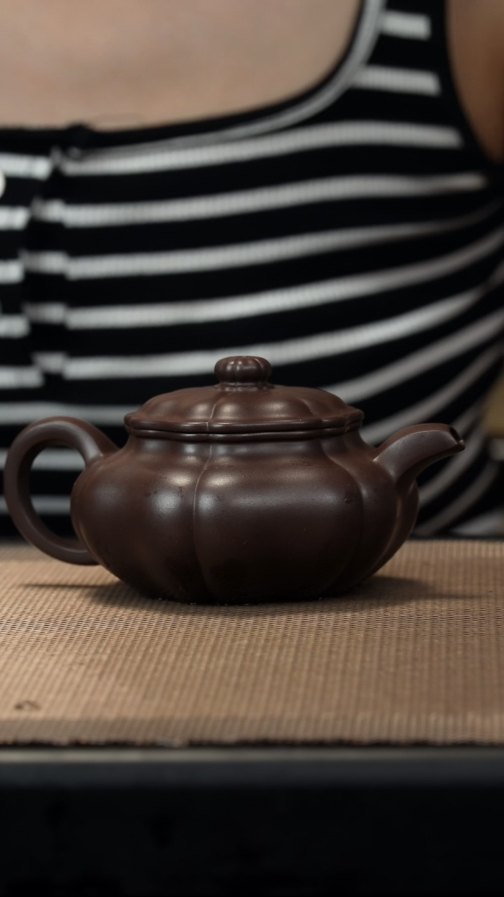 茶壶紫砂老紫泥筋纹葵仿古160cc