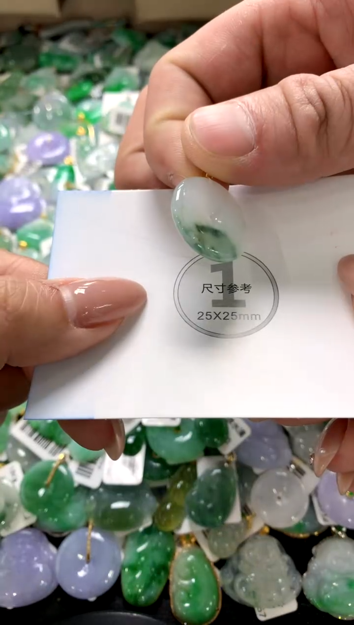 颈饰18K金镶嵌翡翠1111111111111111