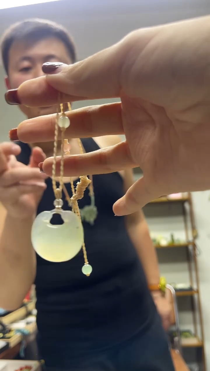 未镶嵌岫玉吊坠·