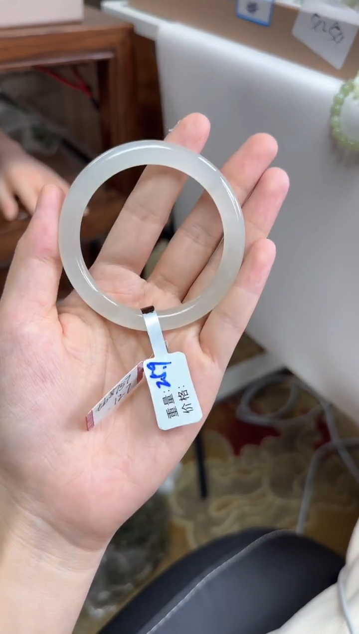 未镶嵌手镯和田玉54