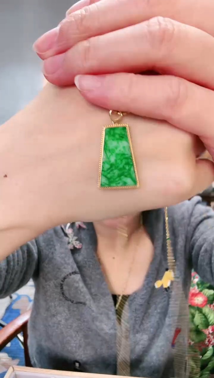 【闪购商品】翡翠颈饰18K金镶嵌吊坠