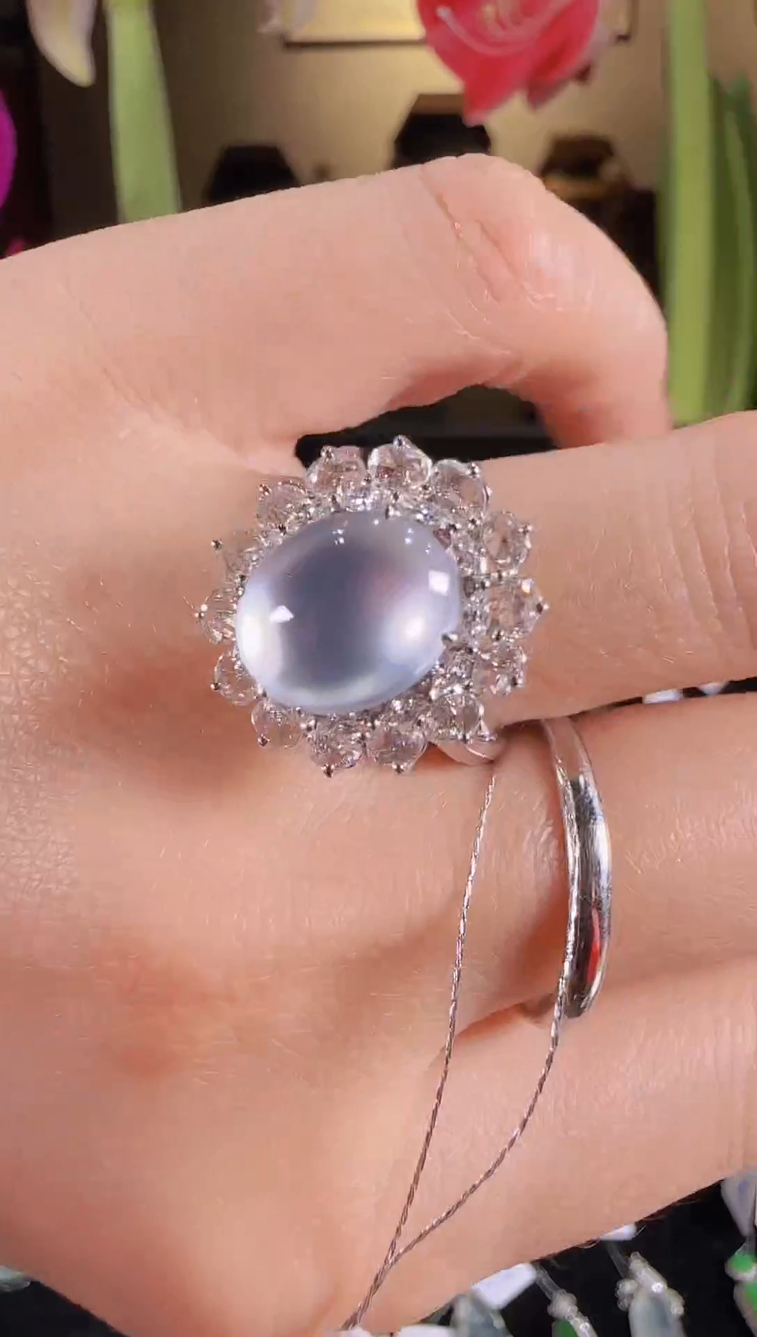 【闪购商品】翡翠戒指18K金镶嵌玻璃种蛋面戒指