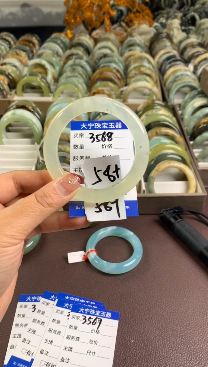 【闪购商品】蛇纹石玉手镯未镶嵌3568