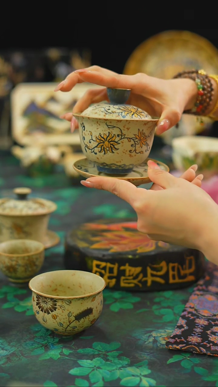 【闪购商品】青色·············元宝盖碗