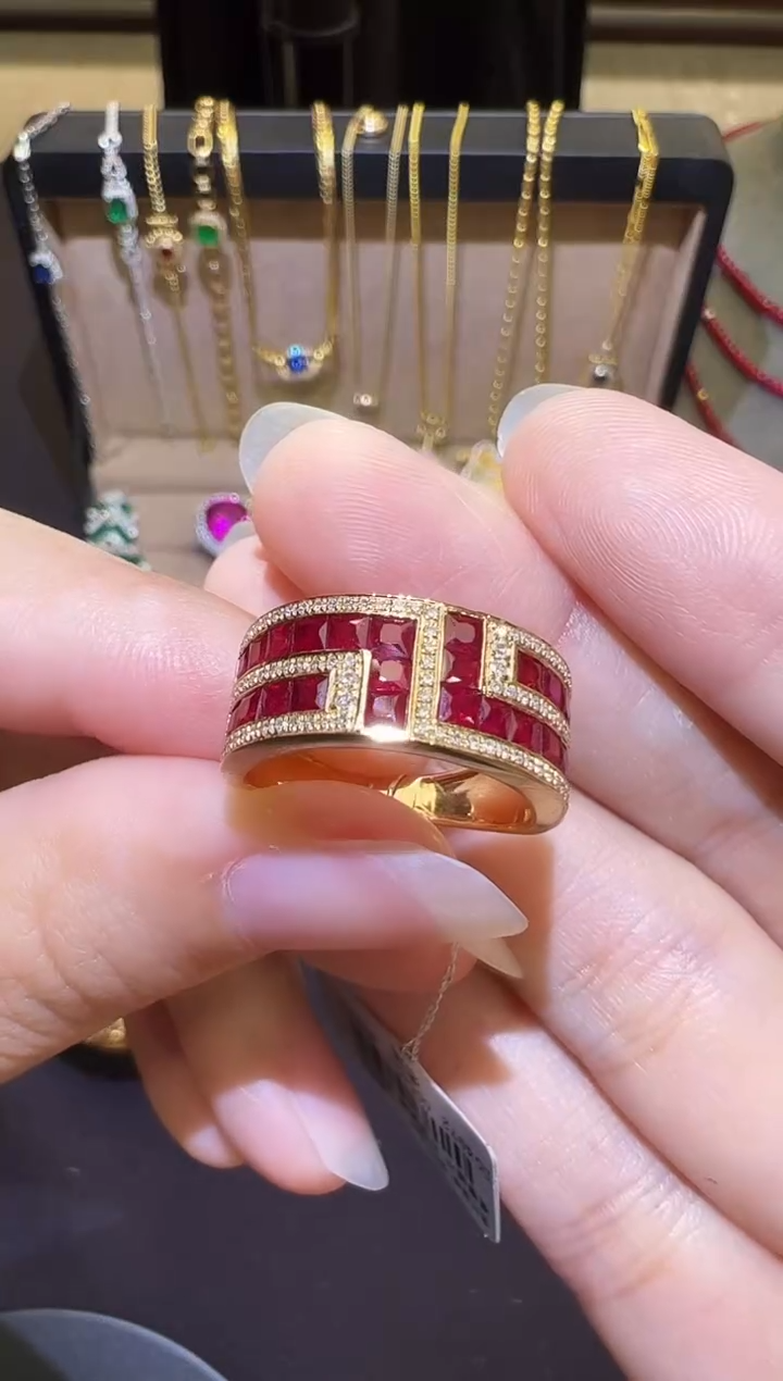 18K金镶嵌戒指红宝石1.88ct