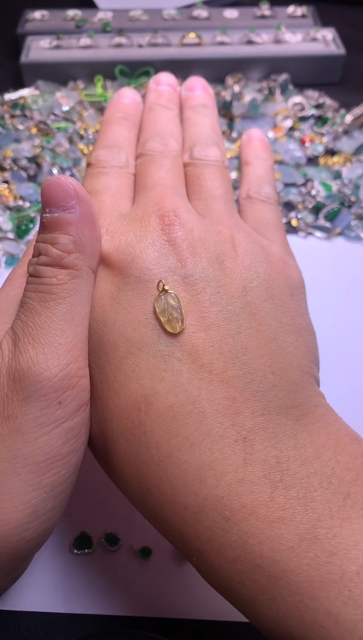 【闪购商品】翡翠吊坠(不含链)18K金镶嵌11111