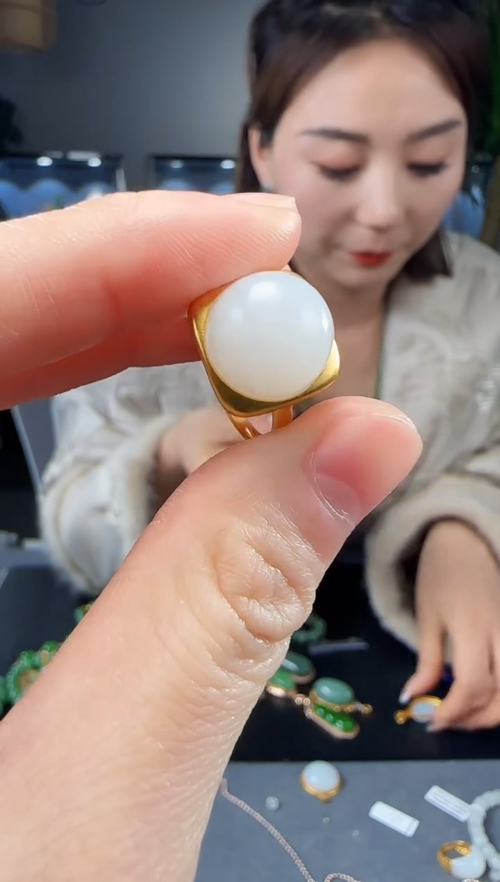 【闪购商品】和田玉戒指18K金镶嵌1