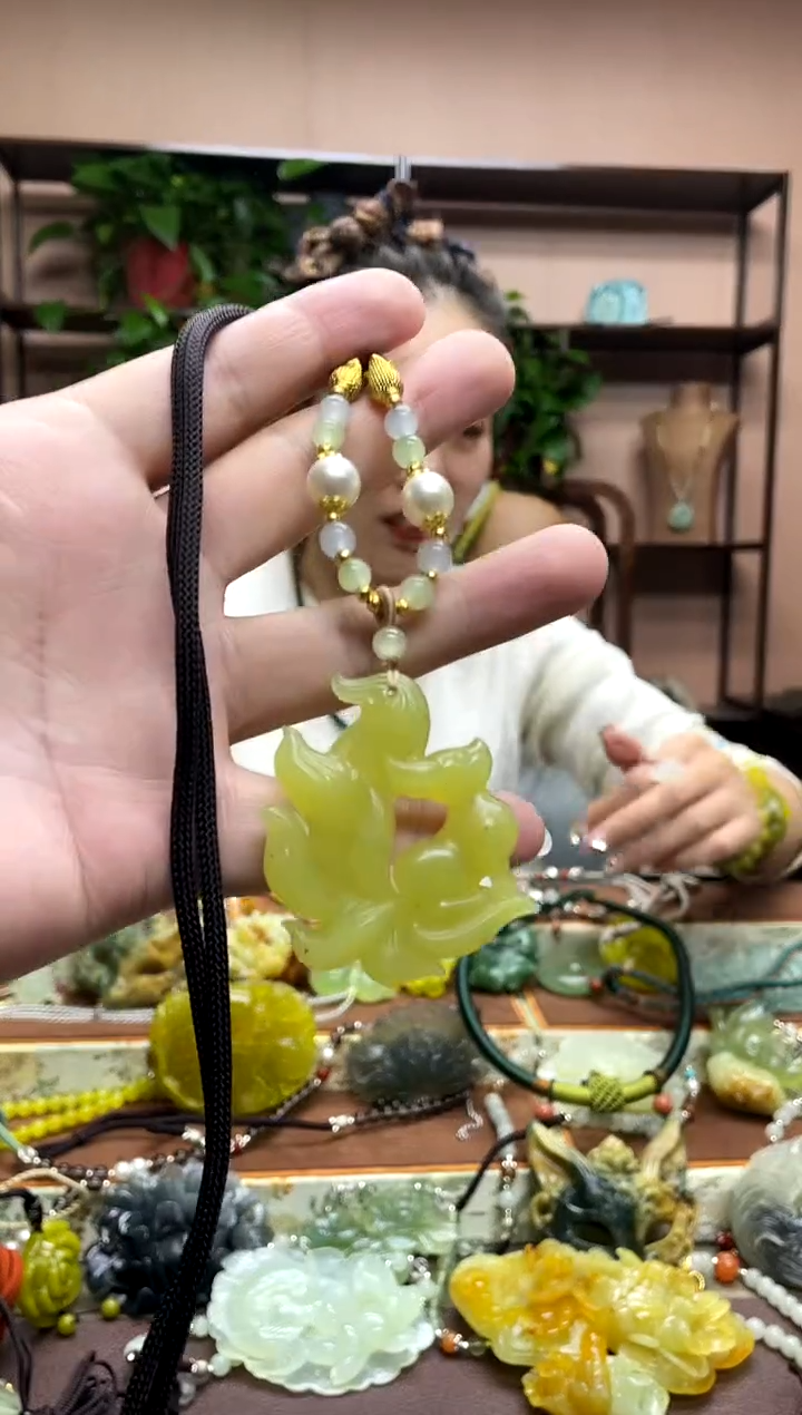 未镶嵌岫玉吊坠·