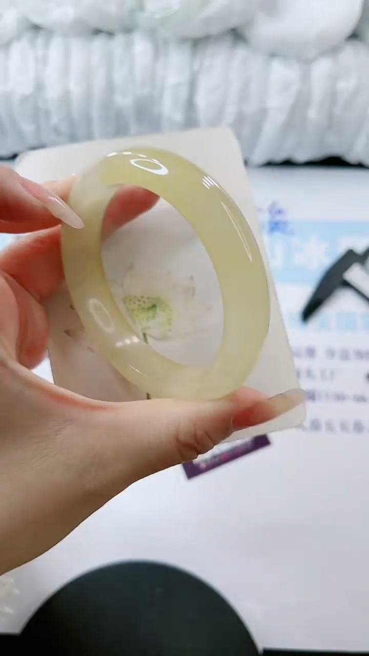 【闪购商品】石英质玉手镯未镶嵌多样性发货S175