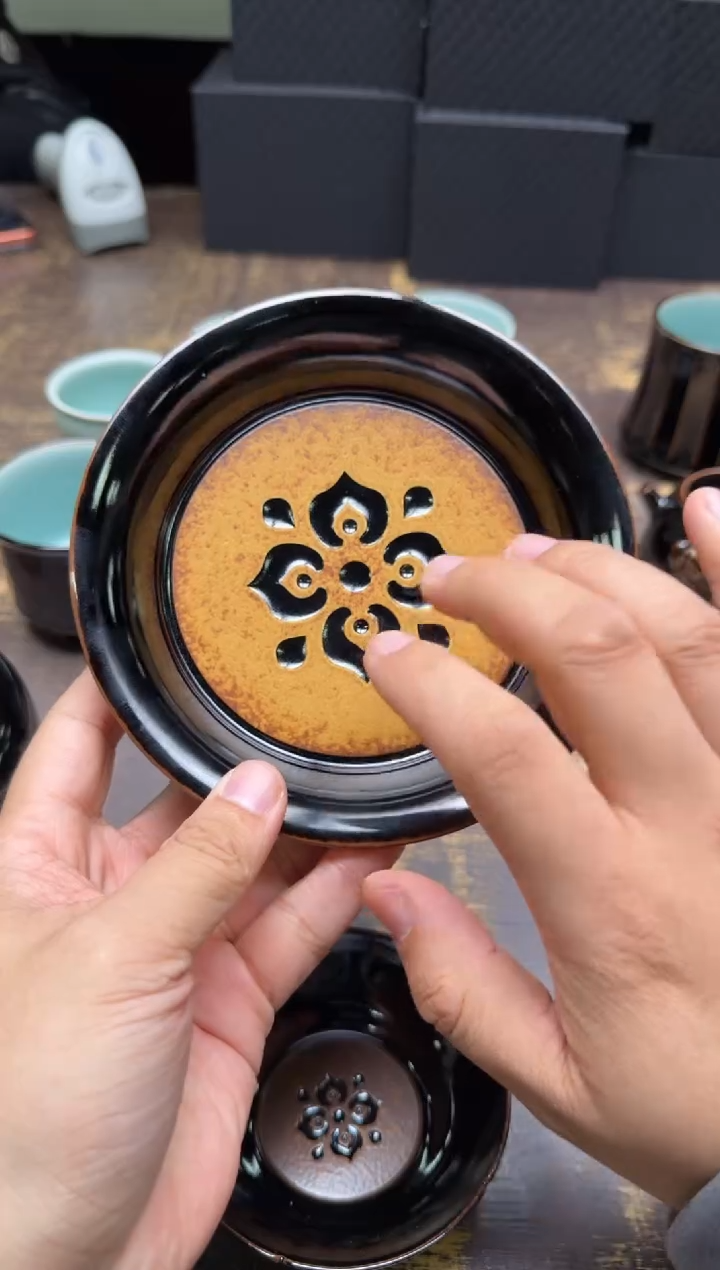 （预售）黄灿墨玉静檀禅花壶承