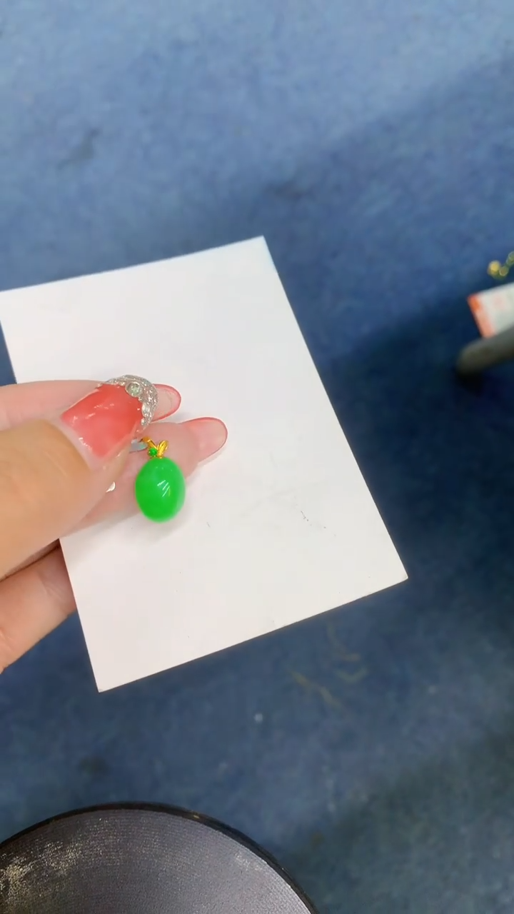 颈饰18K金镶嵌翡翠1