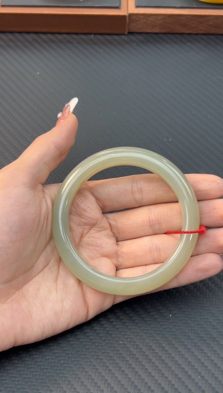 【闪购商品】和田玉手镯未镶嵌且末微色差近矿57+手镯