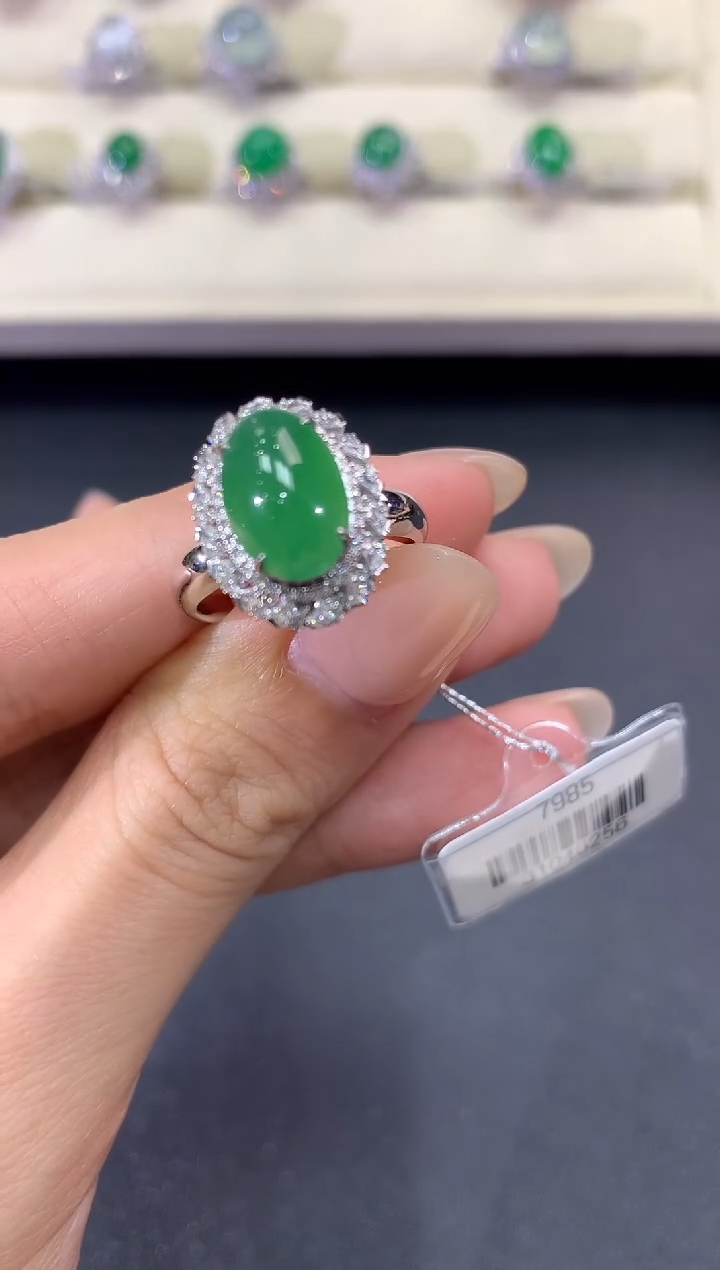 【闪购商品】翡翠戒指18K金镶嵌a240        