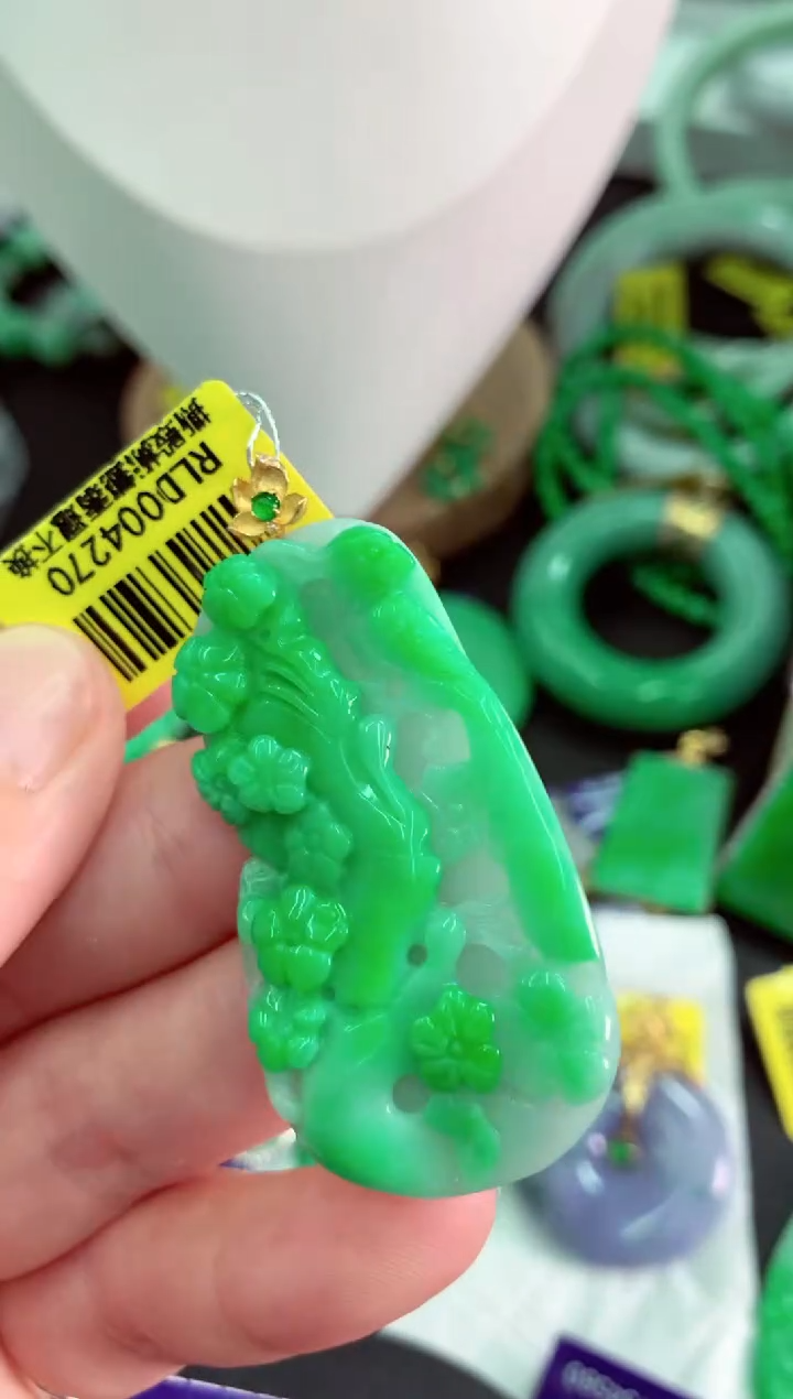 翡翠18K金镶嵌颈饰挂件