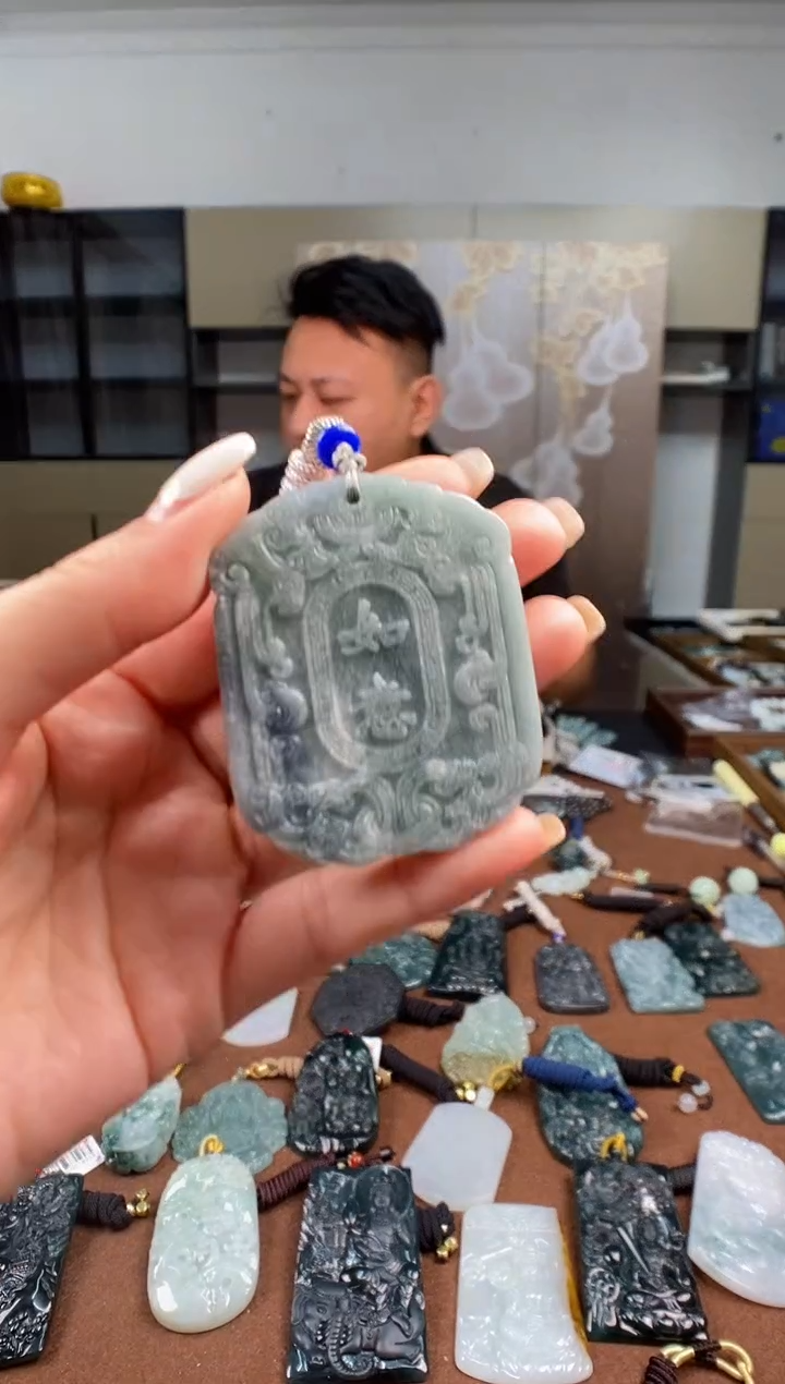 颈饰未镶嵌翡翠  多样性发其一