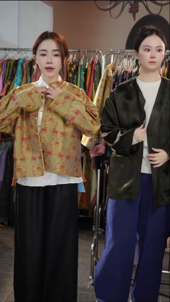 橙色三羊双面穿开衫   