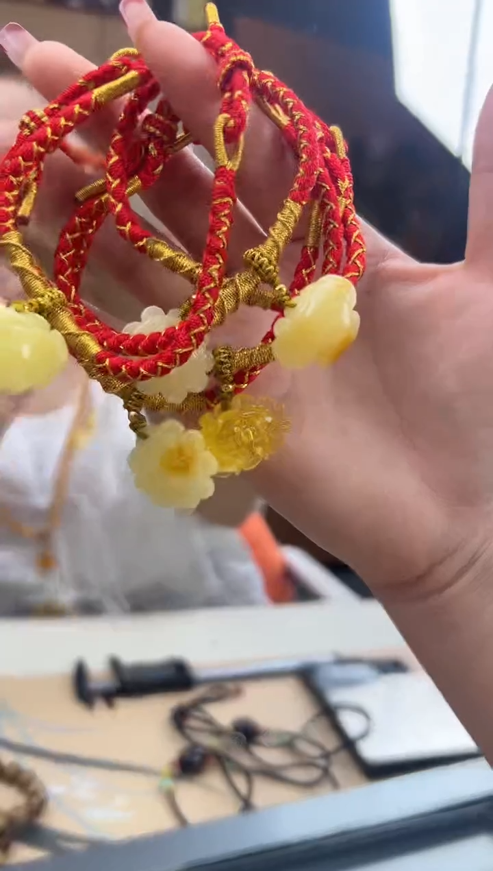 【闪购商品】琥珀裸石未镶嵌蜜蜡手绳多样性发一条