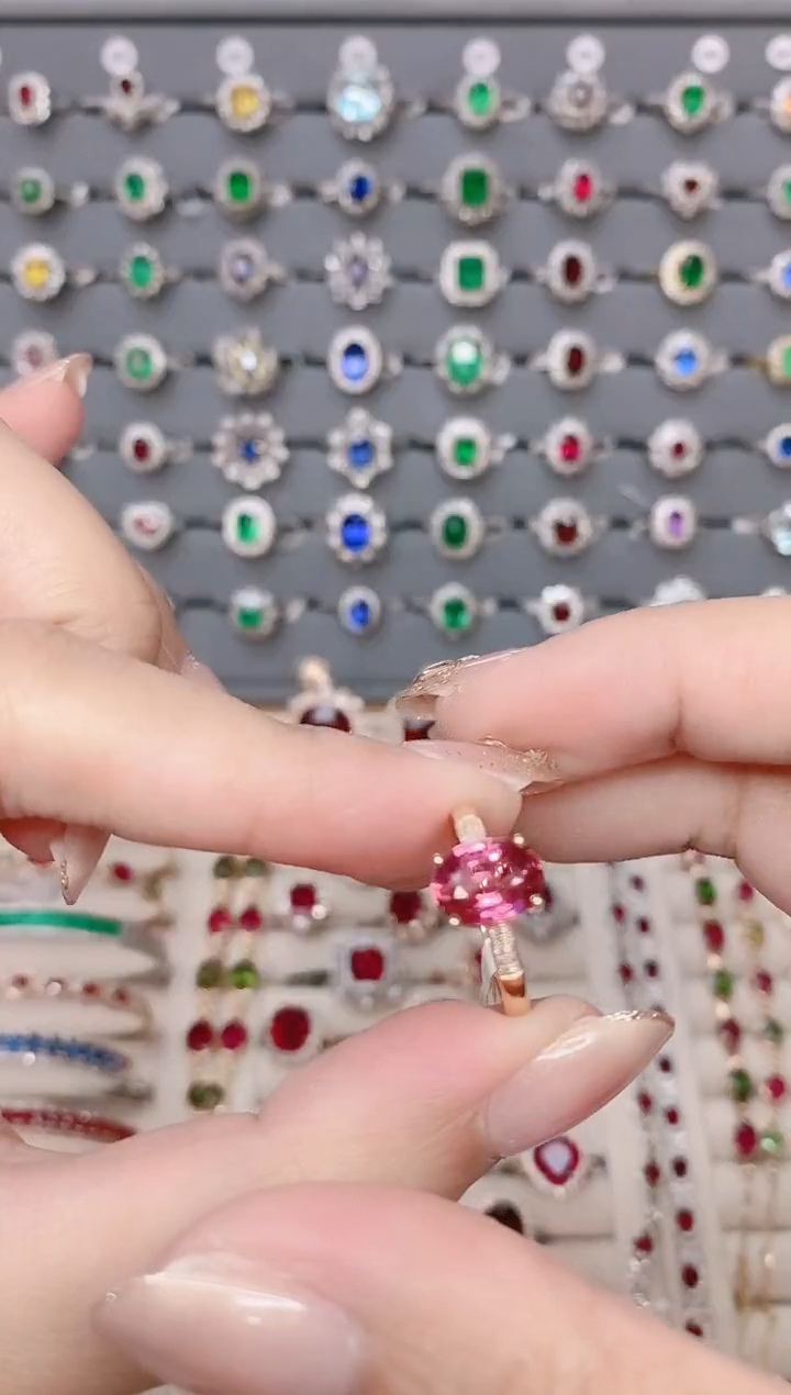 碧玺戒指18K金镶嵌碧玺.