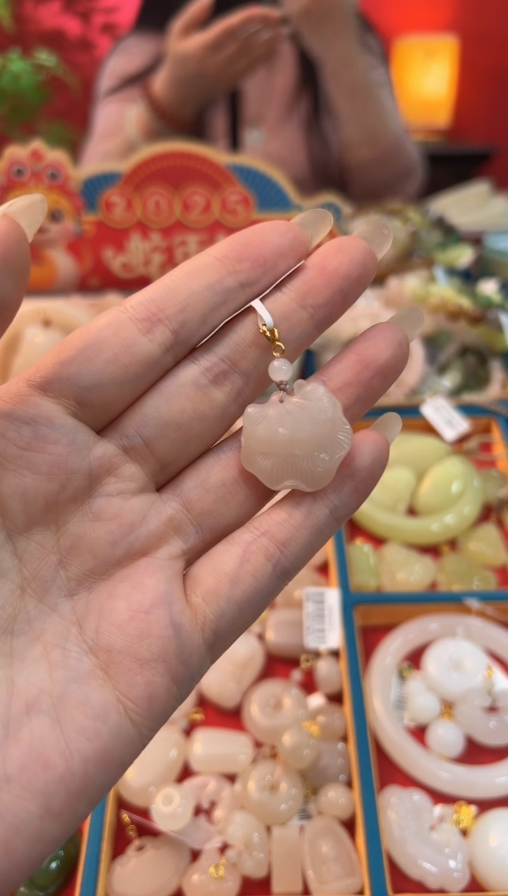 【闪购商品】和田玉吊坠未镶嵌藕粉银杏叶