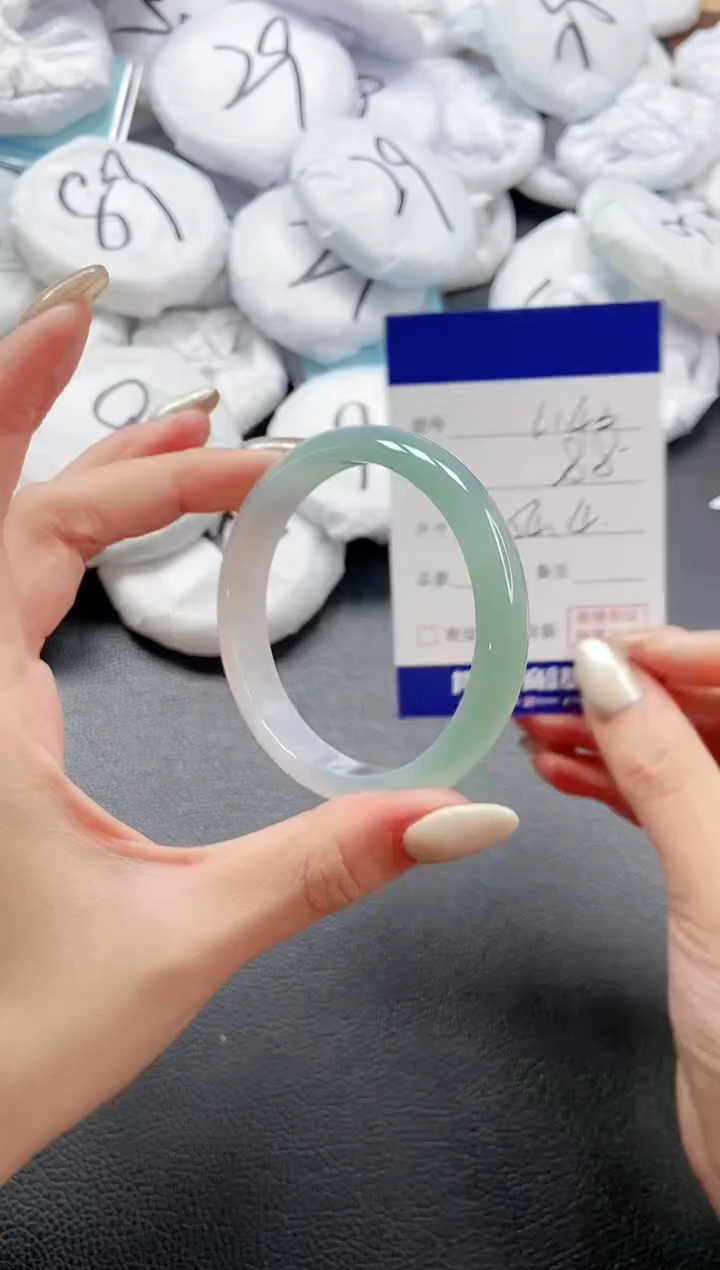 【闪购商品】石英质玉手镯未镶嵌 7L143-54